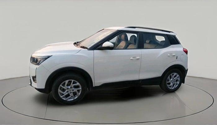 2022 Mahindra XUV300 W8 1.2 PETROL, Petrol, Manual, 1,11,622 km, exterior