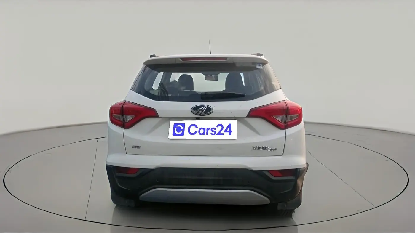 2022 Mahindra XUV300 W8 1.2 PETROL, Petrol, Manual, 1,11,622 km, exterior