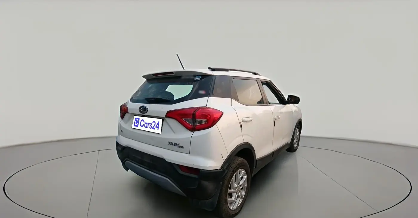 2022 Mahindra XUV300 W8 1.2 PETROL, Petrol, Manual, 1,11,622 km, exterior