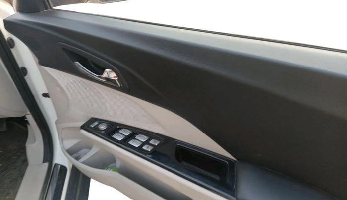 2022 Mahindra XUV300 W8 1.2 PETROL, Petrol, Manual, 1,11,622 km, interior