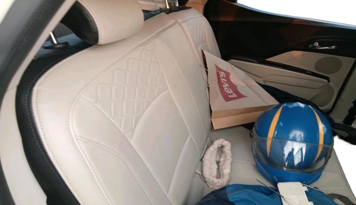 2022 Mahindra XUV300 W8 1.2 PETROL, Petrol, Manual, 1,11,622 km, interior