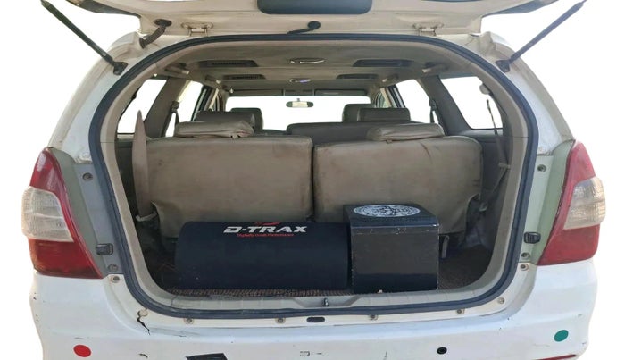 2013 Toyota Innova 2.5 GX 8 STR, Diesel, Manual, 1,79,423 km, exterior