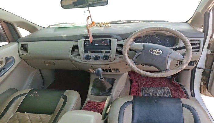 2013 Toyota Innova 2.5 GX 8 STR, Diesel, Manual, 1,79,423 km, interior