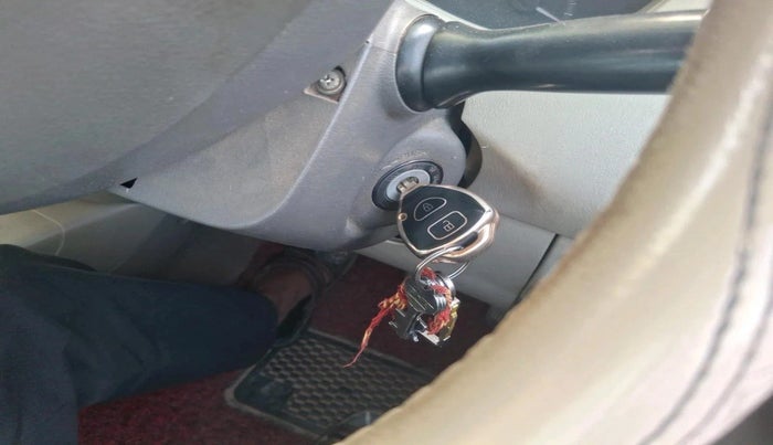 2013 Toyota Innova 2.5 GX 8 STR, Diesel, Manual, 1,79,423 km, interior