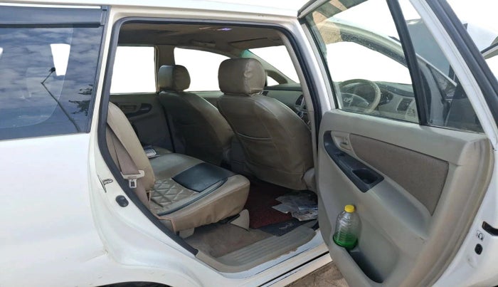 2013 Toyota Innova 2.5 GX 8 STR, Diesel, Manual, 1,79,423 km, interior