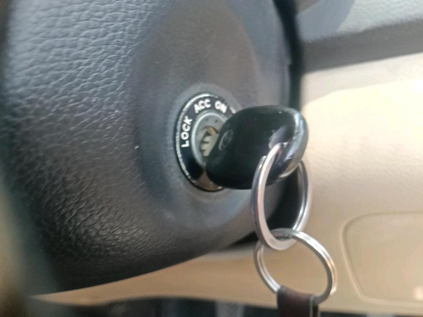2013 Hyundai Eon MAGNA +, Petrol, Manual, 83,876 km, interior
