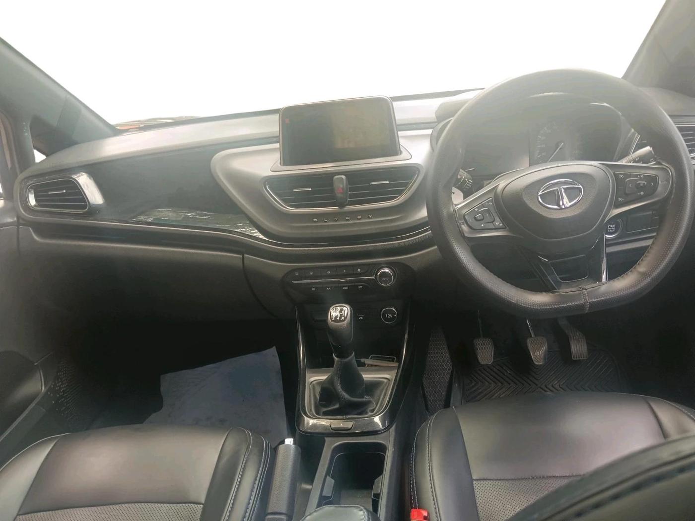 2022 Tata ALTROZ XZ PLUS PETROL DARK EDITION, Petrol, Manual, 49,369 km, interior