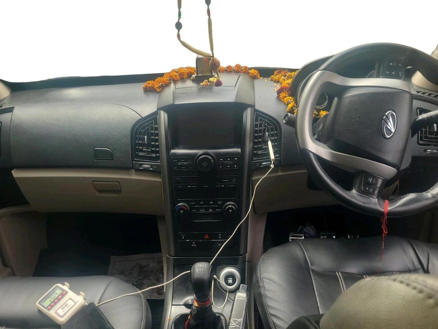 2015 Mahindra XUV500 W10, Diesel, Manual, 84,239 km, interior
