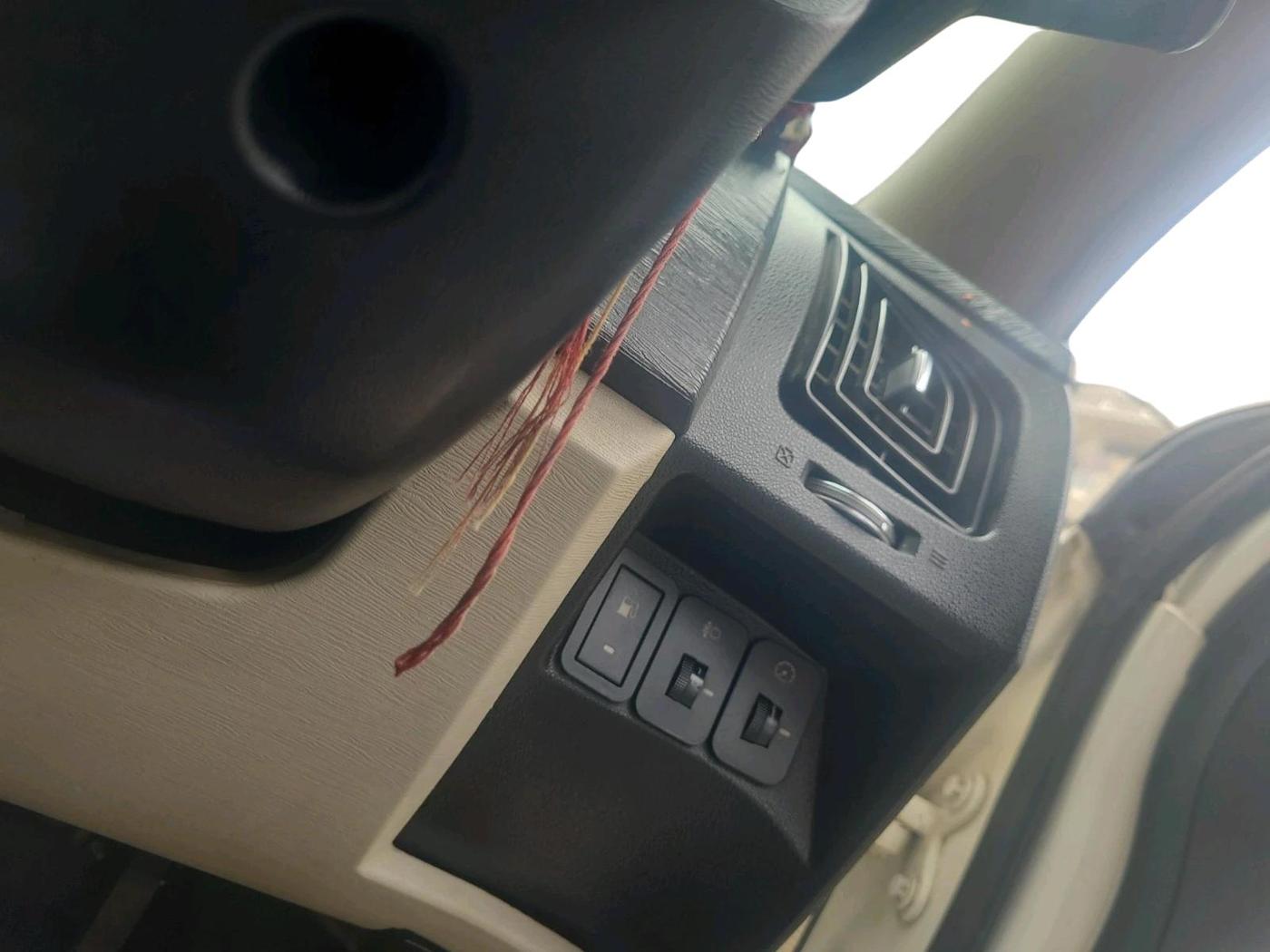 2015 Mahindra XUV500 W10, Diesel, Manual, 84,239 km, interior