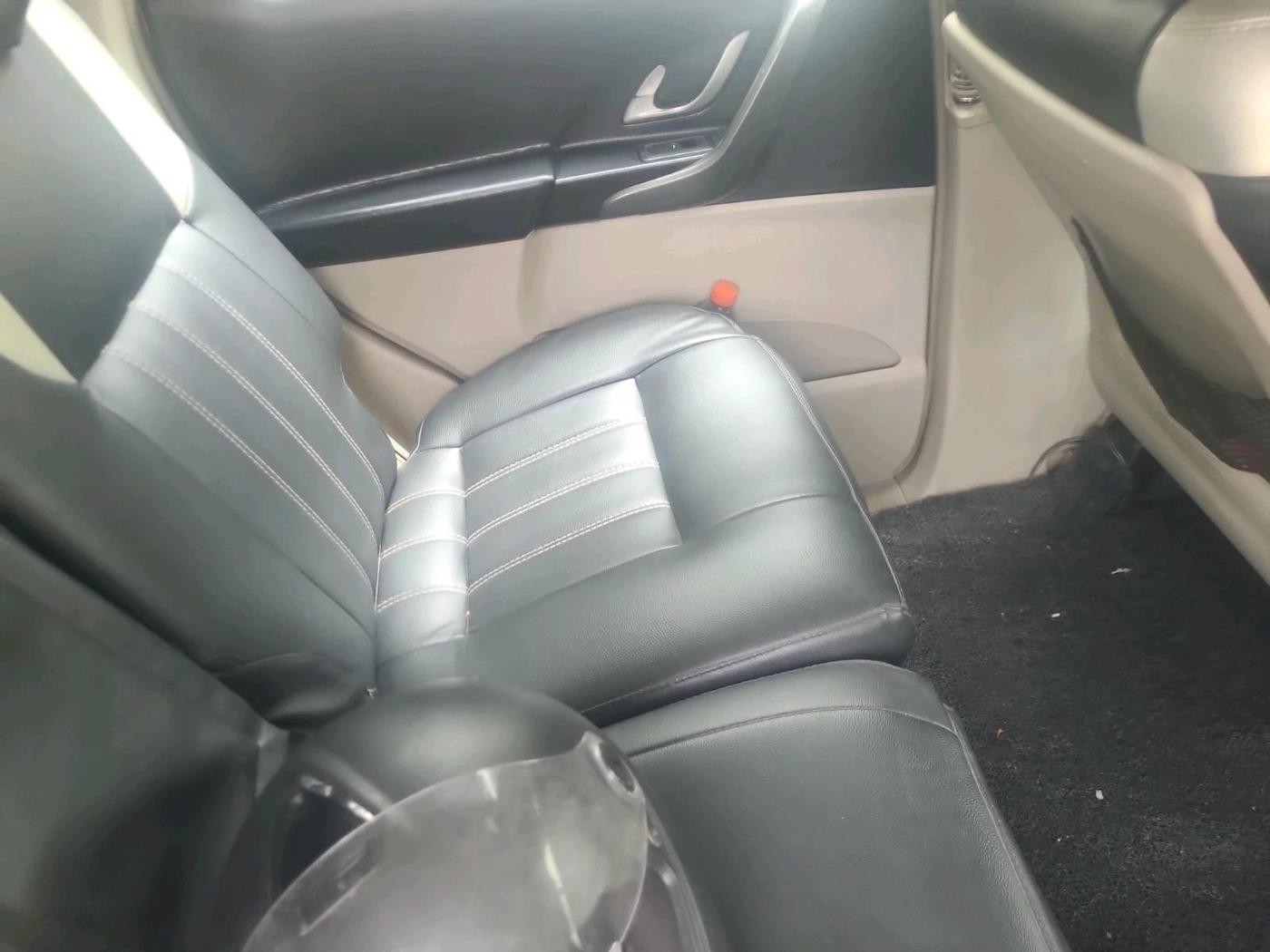 2015 Mahindra XUV500 W10, Diesel, Manual, 84,239 km, interior