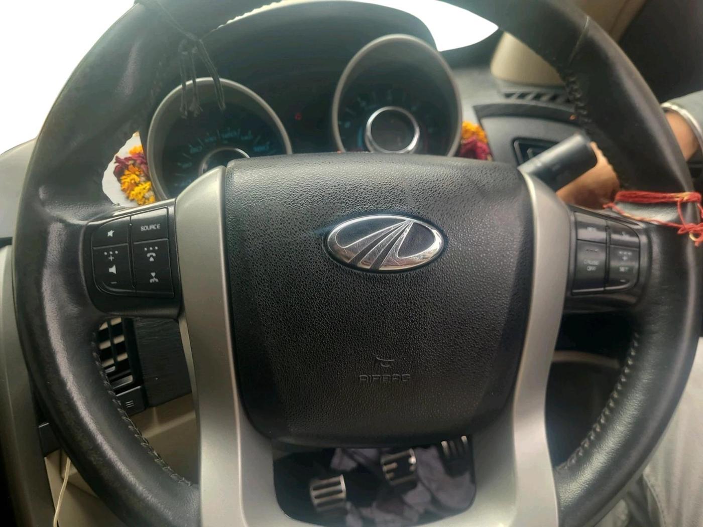 2015 Mahindra XUV500 W10, Diesel, Manual, 84,239 km, interior