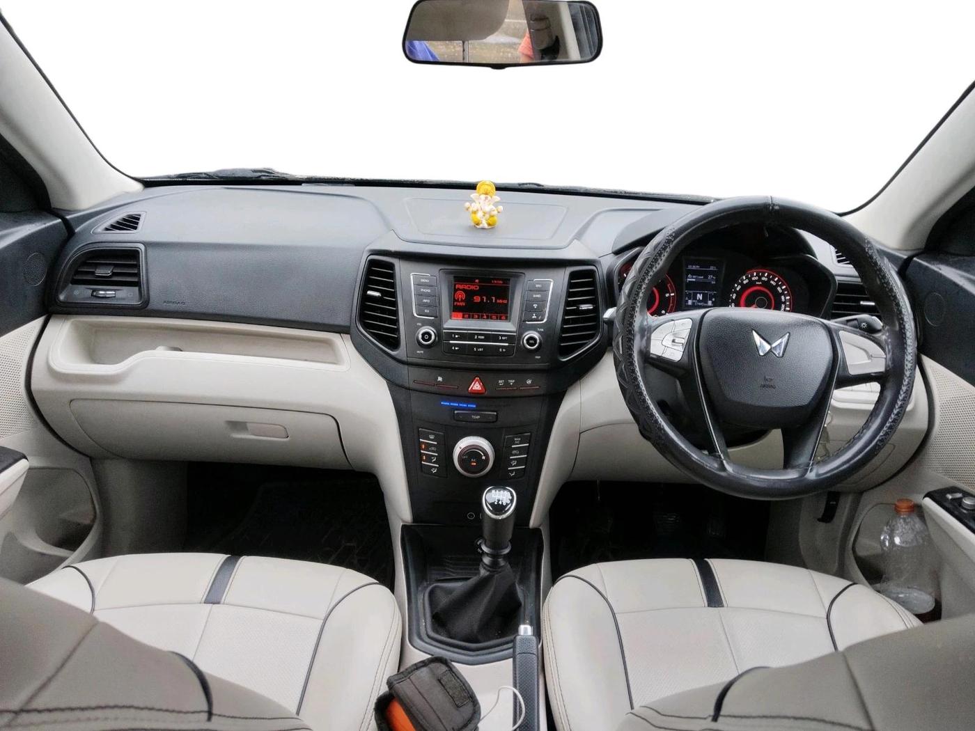 2023 Mahindra XUV300 W6 1.5 Diesel, Diesel, Manual, 57,445 km, interior