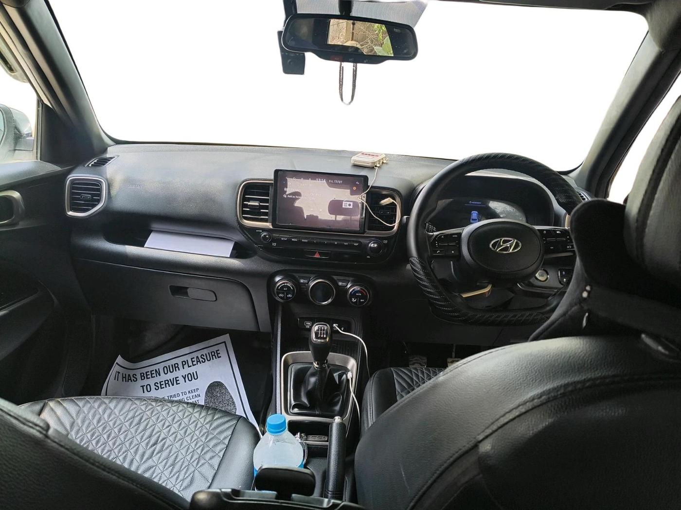 2023 Hyundai VENUE  SX(O) 1.0 Turbo MT Knight Edition, Petrol, Manual, 49,292 km, interior