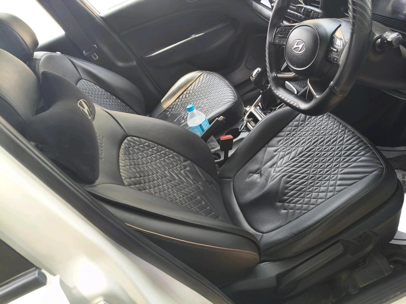 2023 Hyundai VENUE  SX(O) 1.0 Turbo MT Knight Edition, Petrol, Manual, 49,292 km, interior