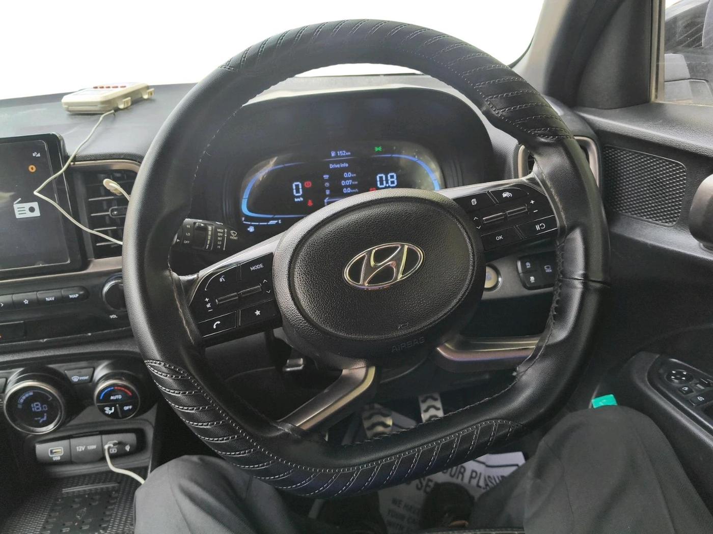 2023 Hyundai VENUE  SX(O) 1.0 Turbo MT Knight Edition, Petrol, Manual, 49,292 km, interior