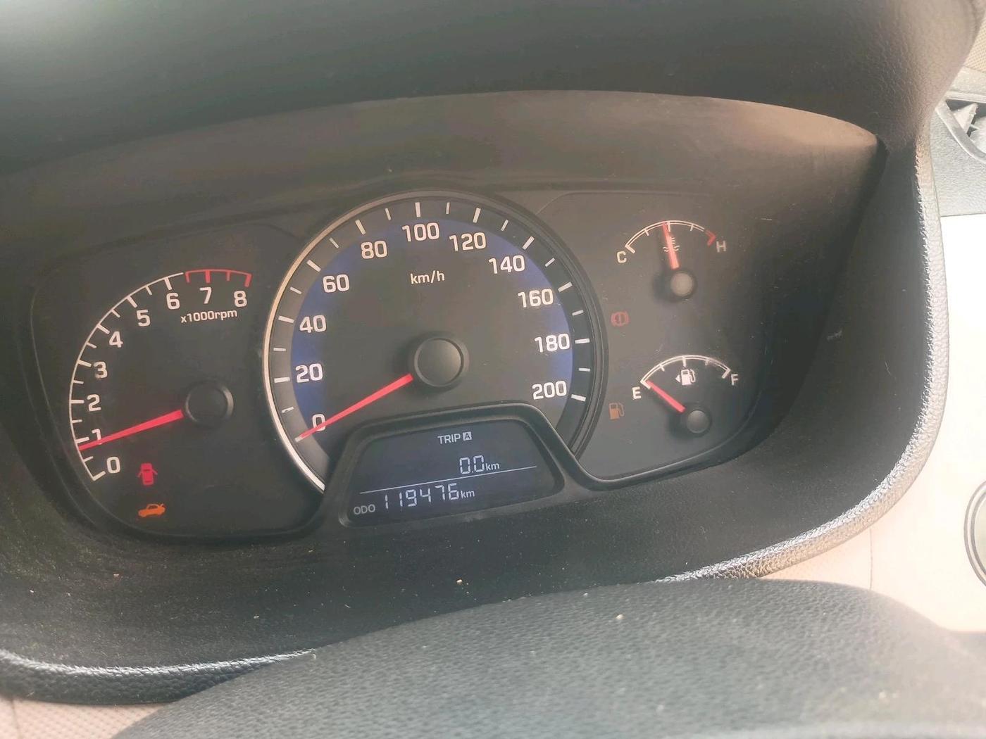 2014 Hyundai Xcent S 1.2, Petrol, Manual, 1,19,476 km, interior