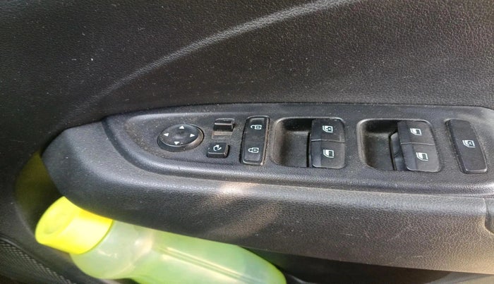 2019 Hyundai VENUE SX 1.4 CRDI, Diesel, Manual, 1,57,111 km, interior
