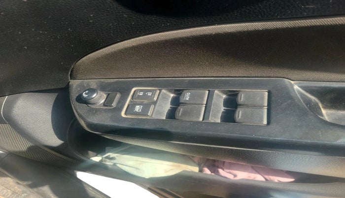 2016 Maruti Swift VXI, Petrol, Manual, 52,976 km, interior