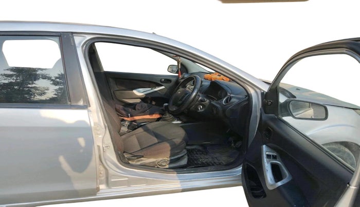 2012 Ford Figo TITANIUM 1.4 DIESEL, Diesel, Manual, 1,44,297 km, interior