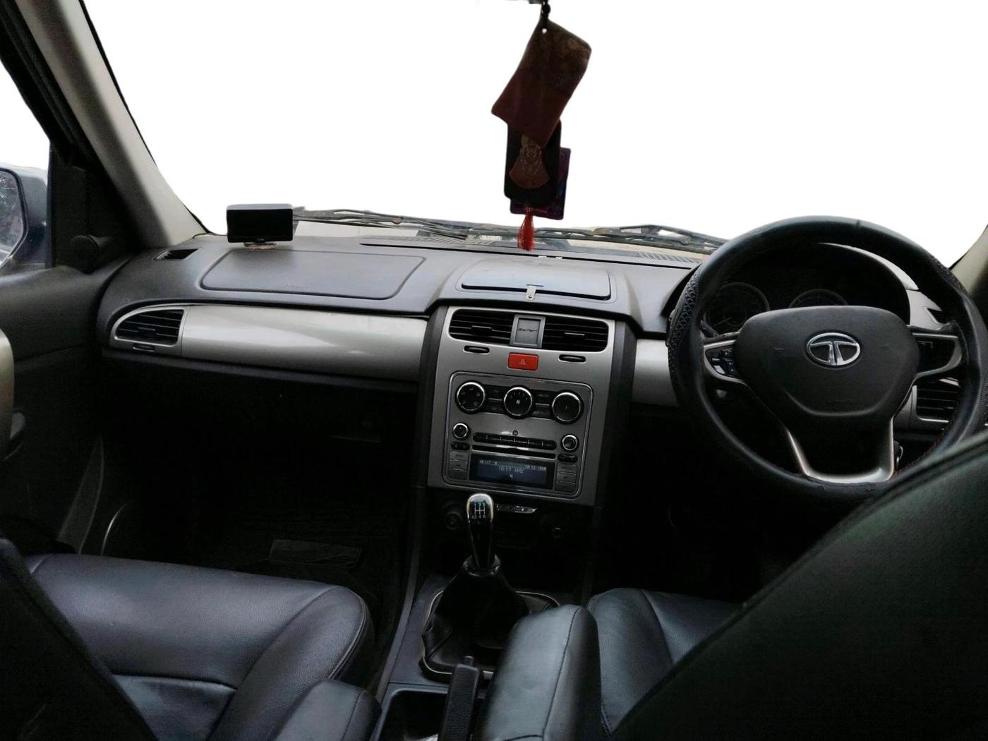 2015 Tata Safari Storme 2.2 VX 4X2, Diesel, Manual, 1,13,395 km, interior