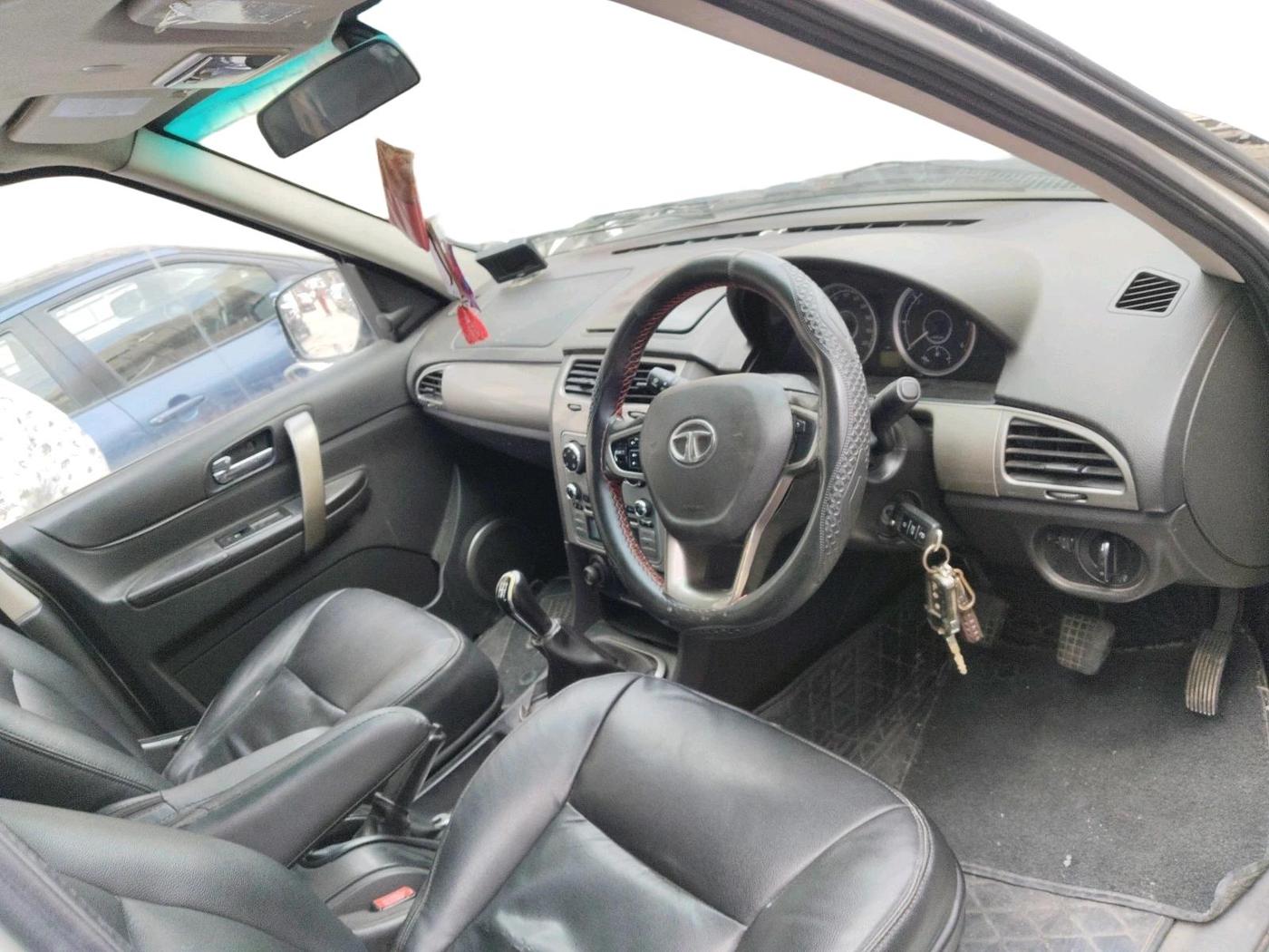 2015 Tata Safari Storme 2.2 VX 4X2, Diesel, Manual, 1,13,395 km, interior