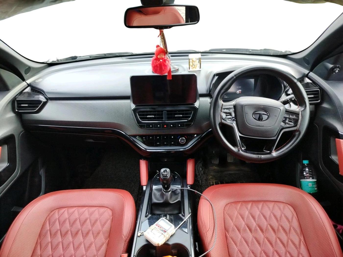 2023 Tata Safari XZ PLUS 2.0L RED DARK EDITION 7 STR MT, Diesel, Manual, 51,631 km, interior