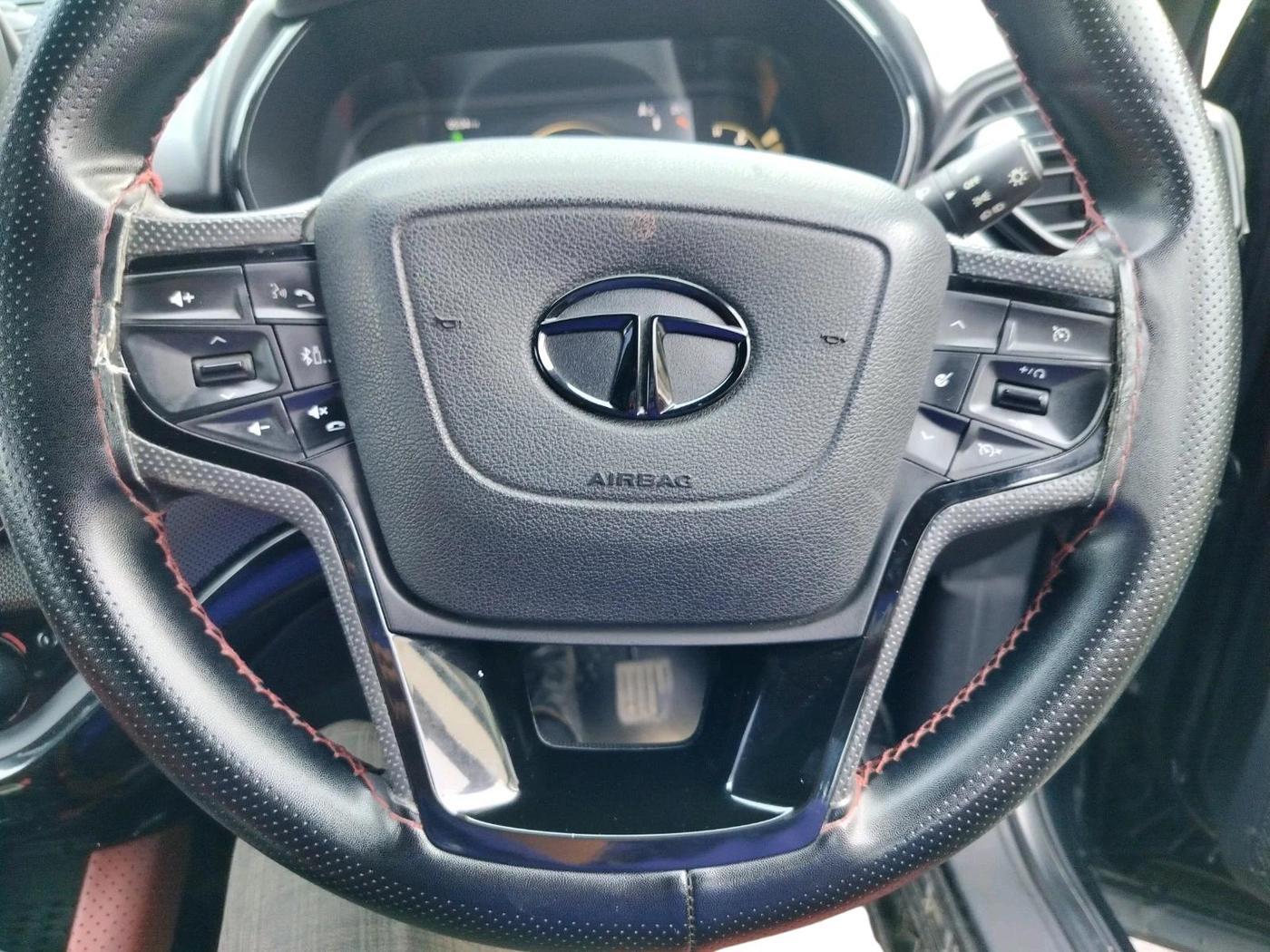 2023 Tata Safari XZ PLUS 2.0L RED DARK EDITION 7 STR MT, Diesel, Manual, 51,631 km, interior