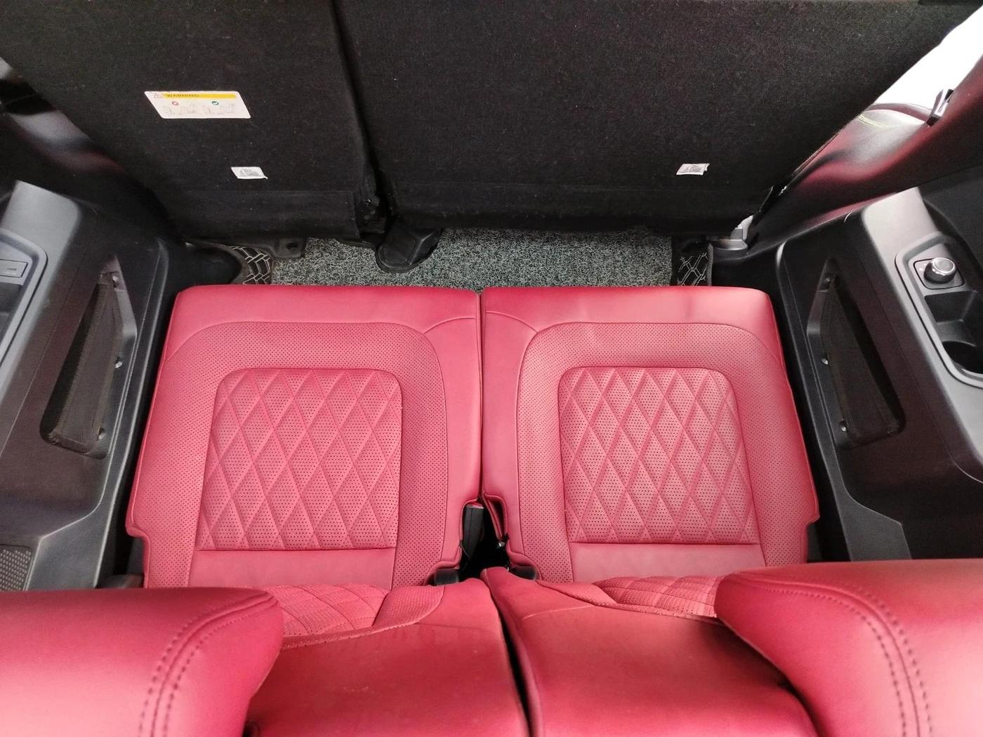 2023 Tata Safari XZ PLUS 2.0L RED DARK EDITION 7 STR MT, Diesel, Manual, 51,631 km, interior