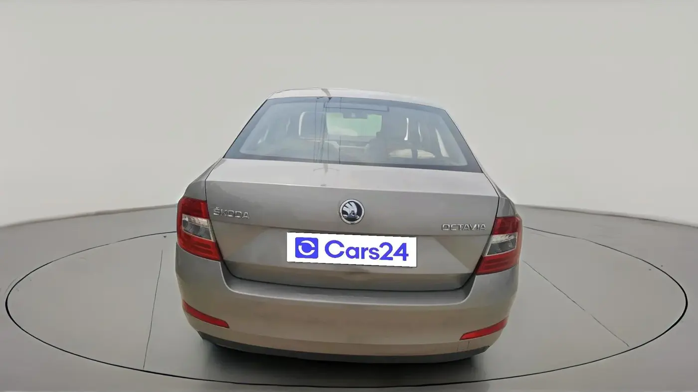 2014 Skoda Octavia AMBITION 2.0 TDI, Diesel, Manual, 1,82,394 km, exterior
