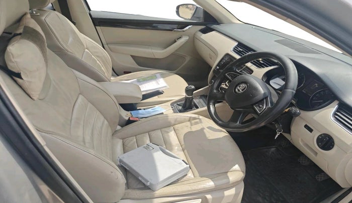 2014 Skoda Octavia AMBITION 2.0 TDI, Diesel, Manual, 1,82,394 km, interior