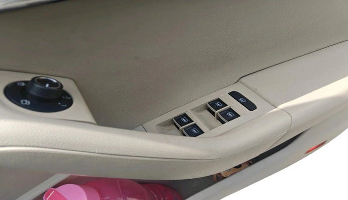 2014 Skoda Octavia AMBITION 2.0 TDI, Diesel, Manual, 1,82,394 km, interior