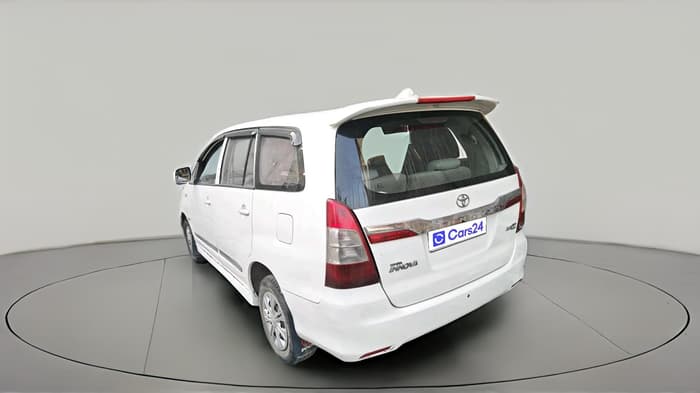 2011 Toyota Innova 2.5 E 8 STR, Diesel, Manual, 1,04,152 km, exterior