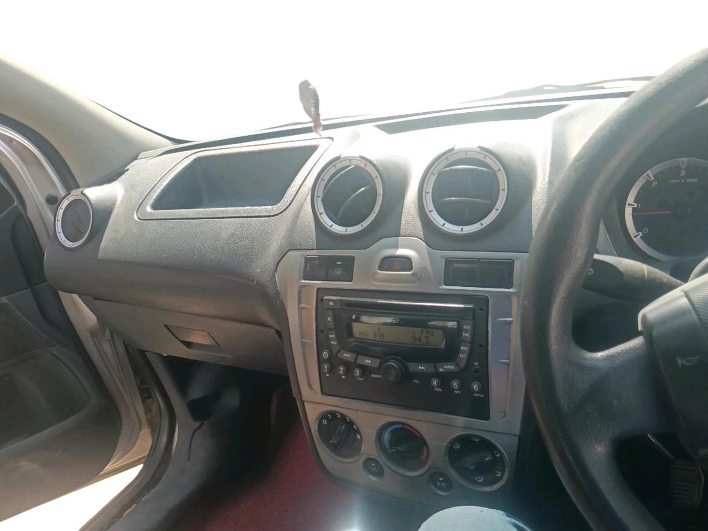 2014 Ford Fiesta AMBIENTE DIESEL, Diesel, Manual, 65,950 km, interior