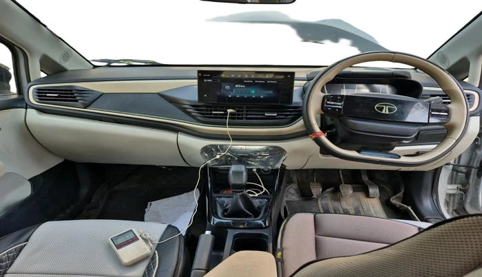 2025 Tata ALTROZ Creative CNG 5MT, CNG, Manual, 14,800 km, interior