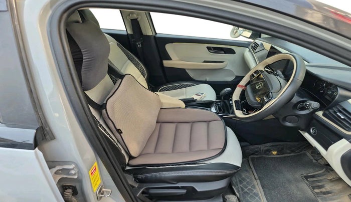 2025 Tata ALTROZ Creative CNG 5MT, CNG, Manual, 14,800 km, interior
