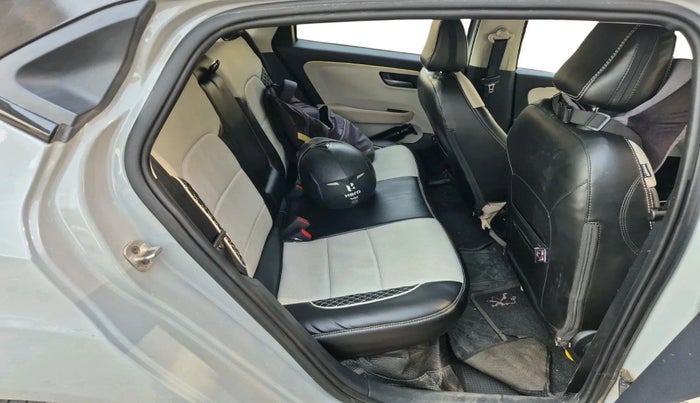 2025 Tata ALTROZ Creative CNG 5MT, CNG, Manual, 14,800 km, interior