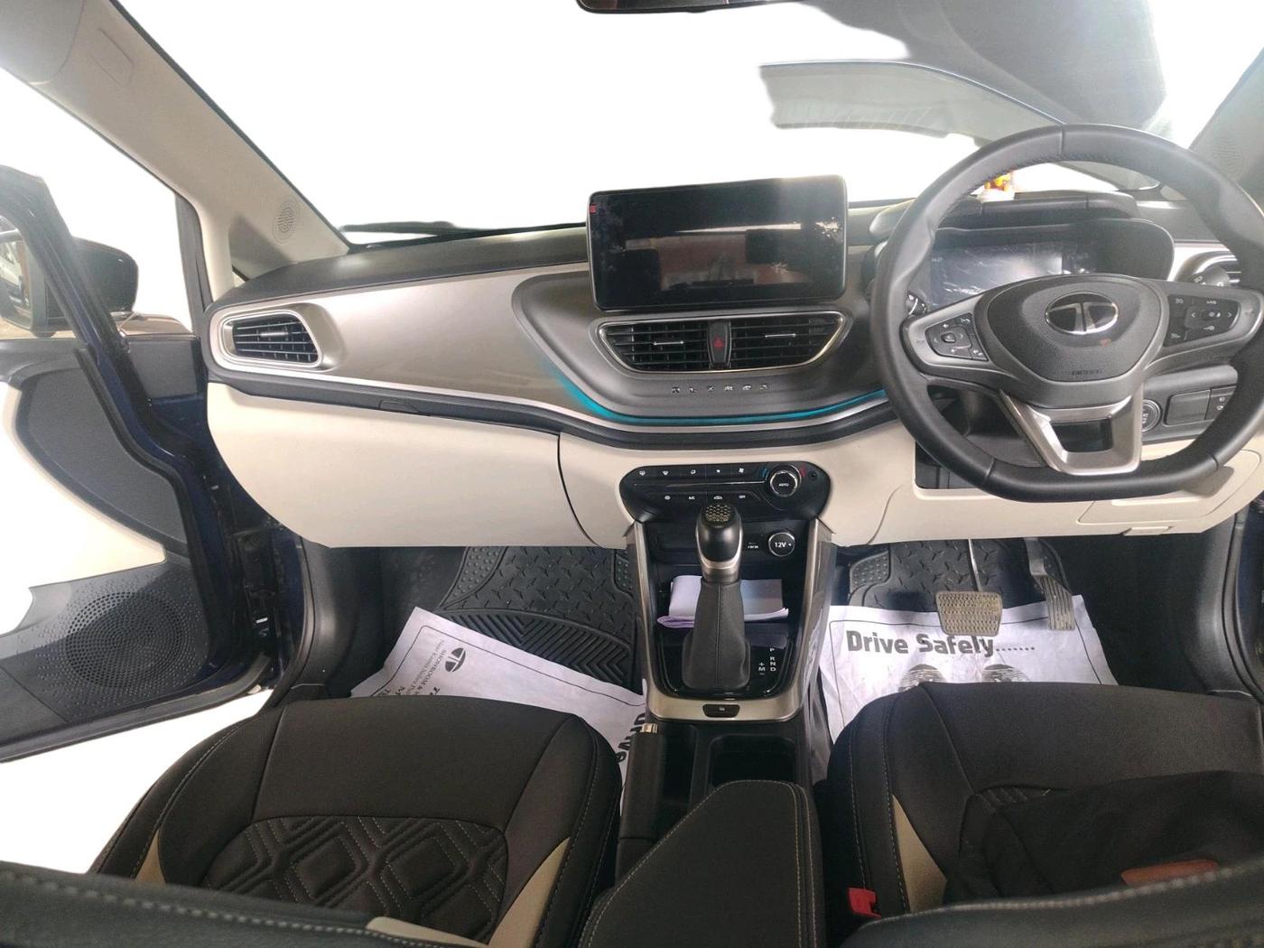 2025 Tata ALTROZ XZA Plus (S) Lux Petrol, Petrol, Automatic, 5,304 km, interior