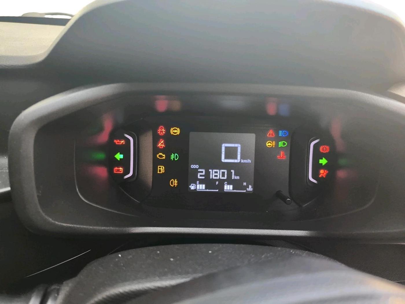 2023 CITROEN C3 SHINE 1.2, Petrol, Manual, 21,801 km, interior