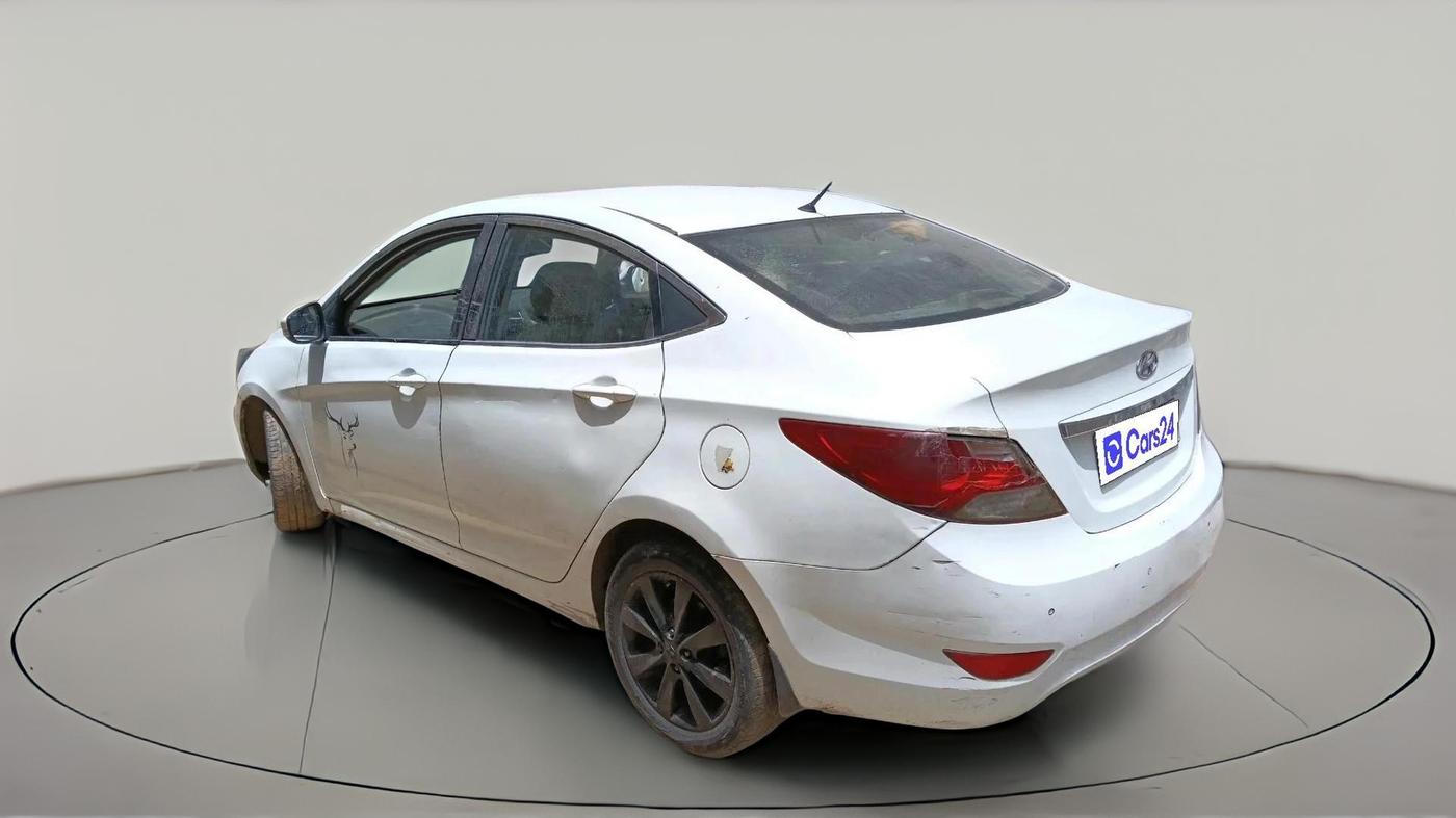 2011 Hyundai Verna FLUIDIC 1.6 CRDI SX, Diesel, Manual, 1,39,291 km, exterior