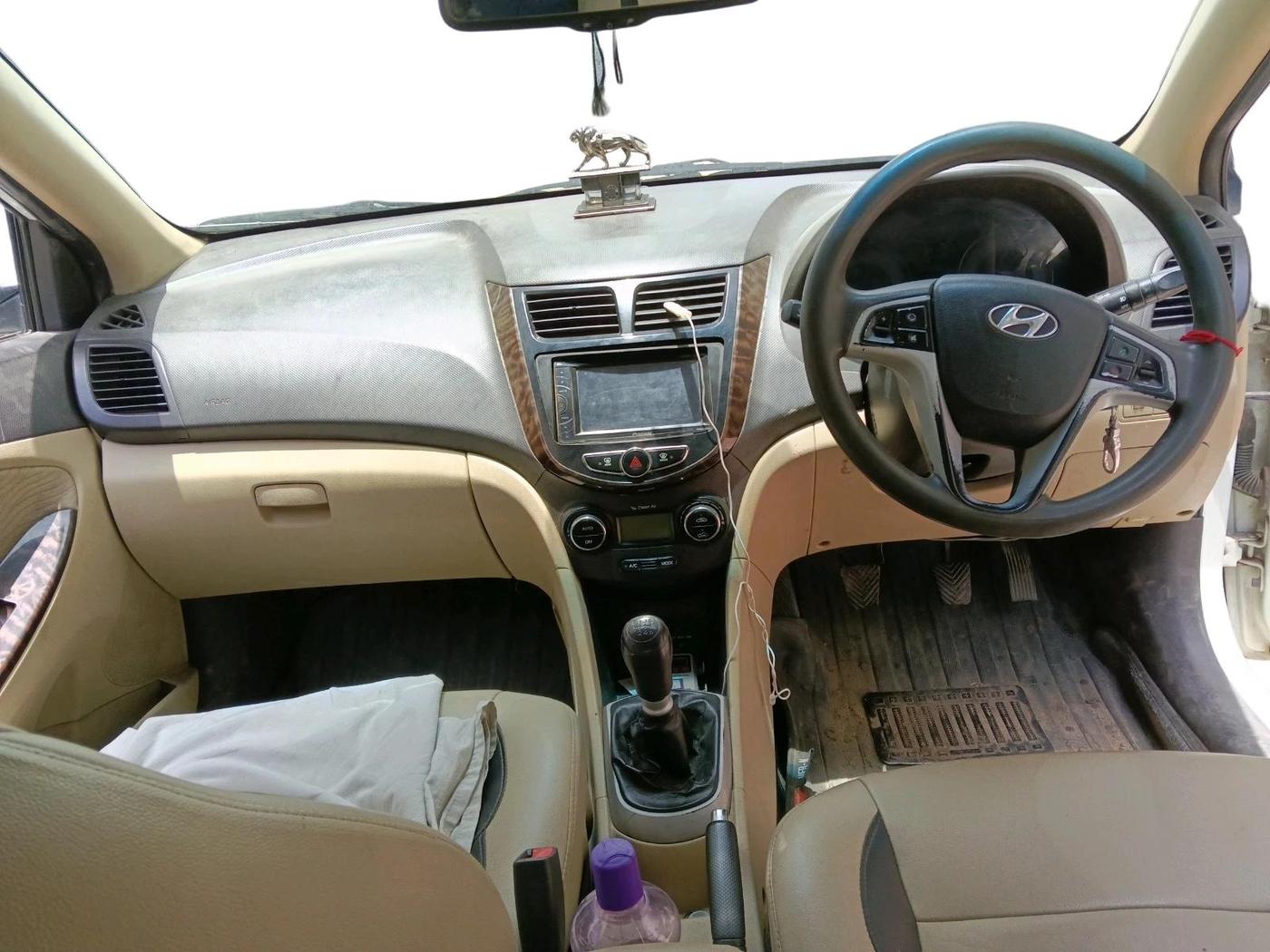 2011 Hyundai Verna FLUIDIC 1.6 CRDI SX, Diesel, Manual, 1,39,291 km, interior