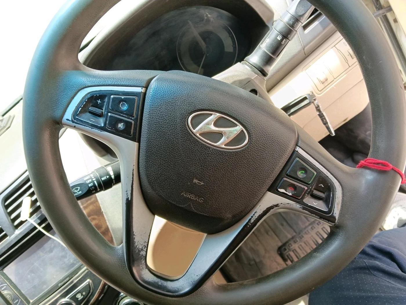 2011 Hyundai Verna FLUIDIC 1.6 CRDI SX, Diesel, Manual, 1,39,291 km, interior