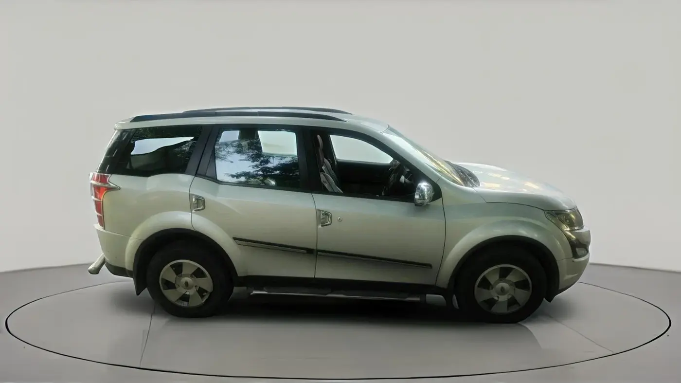 2017 Mahindra XUV500 W6, Diesel, Manual, 1,53,166 km, exterior