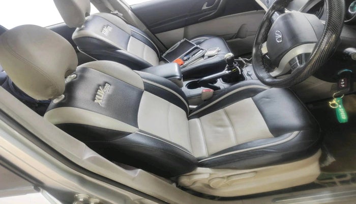 2017 Mahindra XUV500 W6, Diesel, Manual, 1,53,166 km, interior