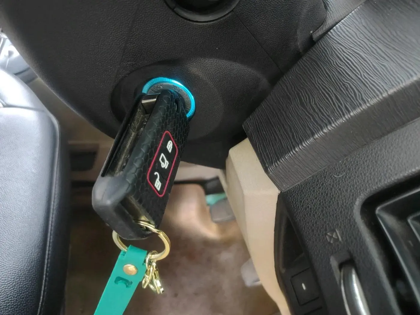 2017 Mahindra XUV500 W6, Diesel, Manual, 1,53,166 km, interior