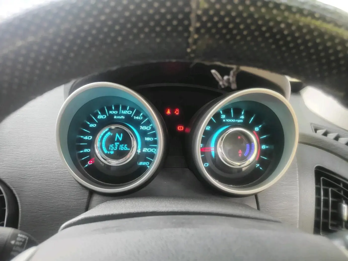 2017 Mahindra XUV500 W6, Diesel, Manual, 1,53,166 km, interior