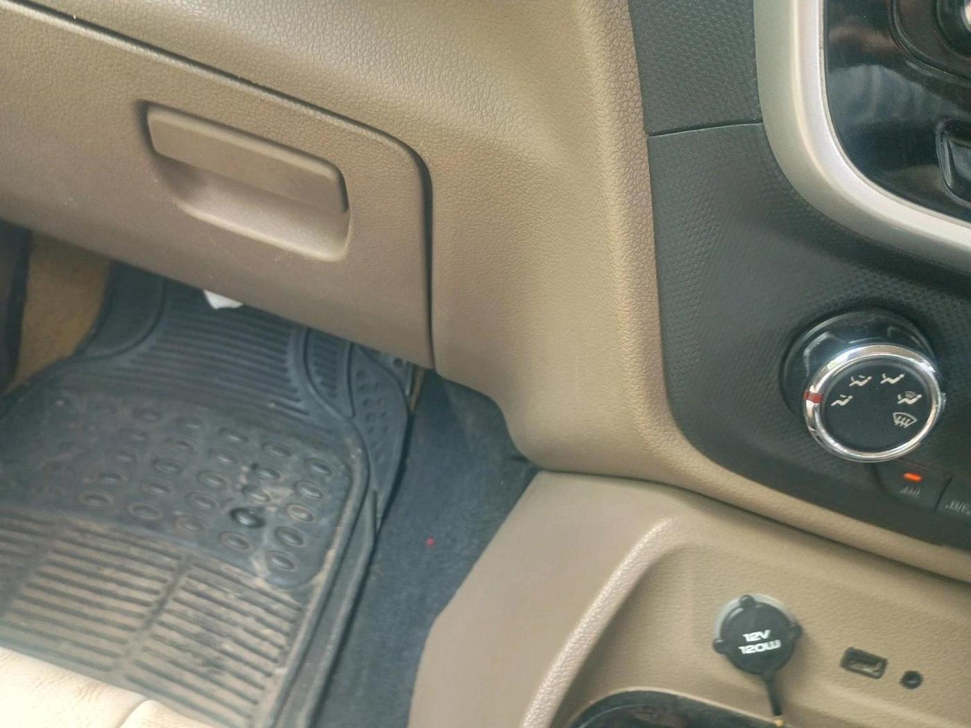 2017 Mahindra TUV300 T8, Diesel, Manual, 85,648 km, interior