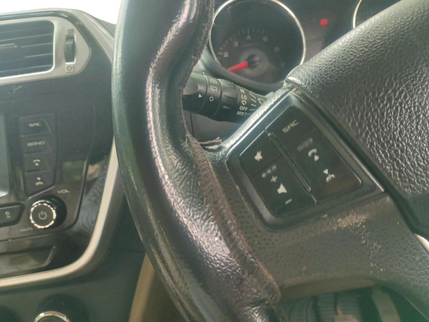 2017 Mahindra TUV300 T8, Diesel, Manual, 85,648 km, interior