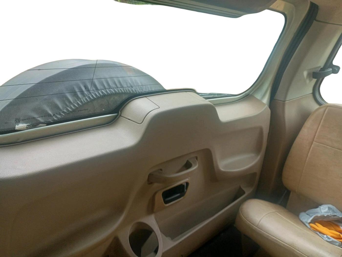 2017 Mahindra TUV300 T8, Diesel, Manual, 85,648 km, interior
