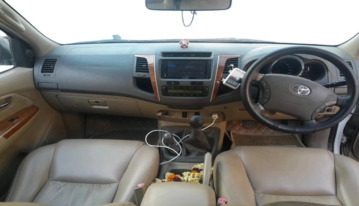 2011 Toyota Fortuner 3.0 4X4 MT, Diesel, Manual, 1,84,344 km, interior