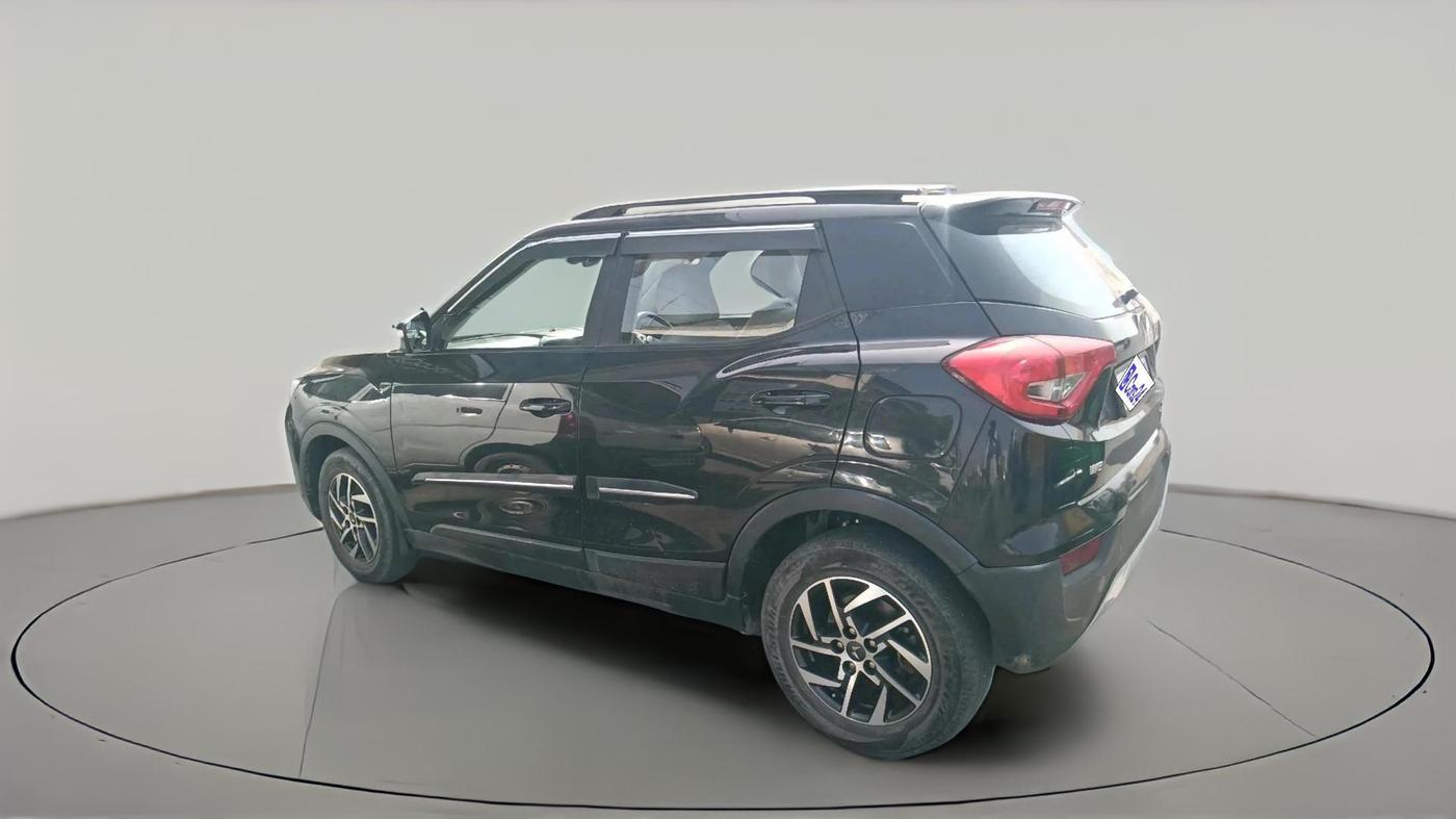 2023 Mahindra XUV300 W8 (O) 1.5 DIESEL, Diesel, Manual, 53,831 km, exterior